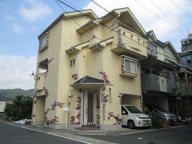 Local appearance photo. Corner of southeast!