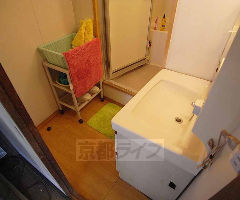 Washroom. Pat in this home a busy morning