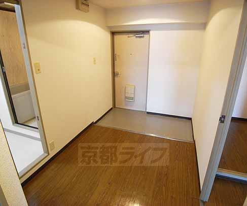 Entrance. Welcome you in a wide entrance