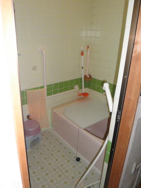 Bathroom. Local is a bathtub