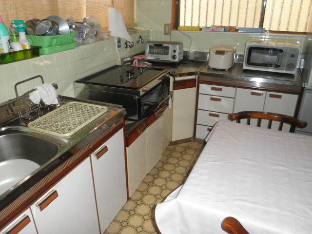 Kitchen. IH stove Kitchen spacious