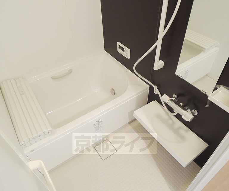 Bath. Slowly bathing in the large bathtub of a little width.