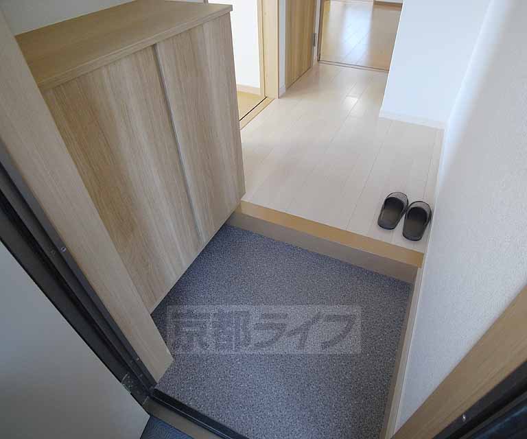 Entrance. Customers Ira' Shai!