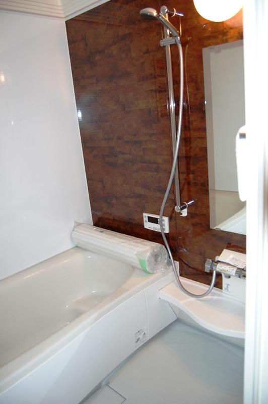 Bathroom. Reference is a picture. Facilities You can choose from three companies. The photograph is a Panasonic