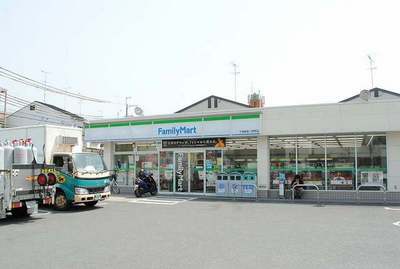 Convenience store. Family Mart (convenience store) to 400m