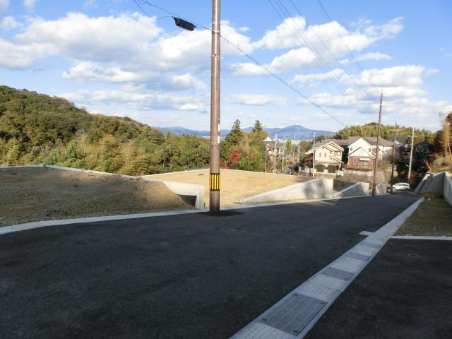 Local land photo. Parking is also happy to at the front road with a space!