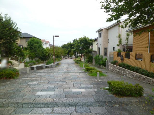 Local photos, including front road. Local (10 May 2013) Shooting