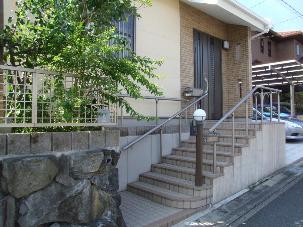 Entrance. Local (12 May 2013) Shooting