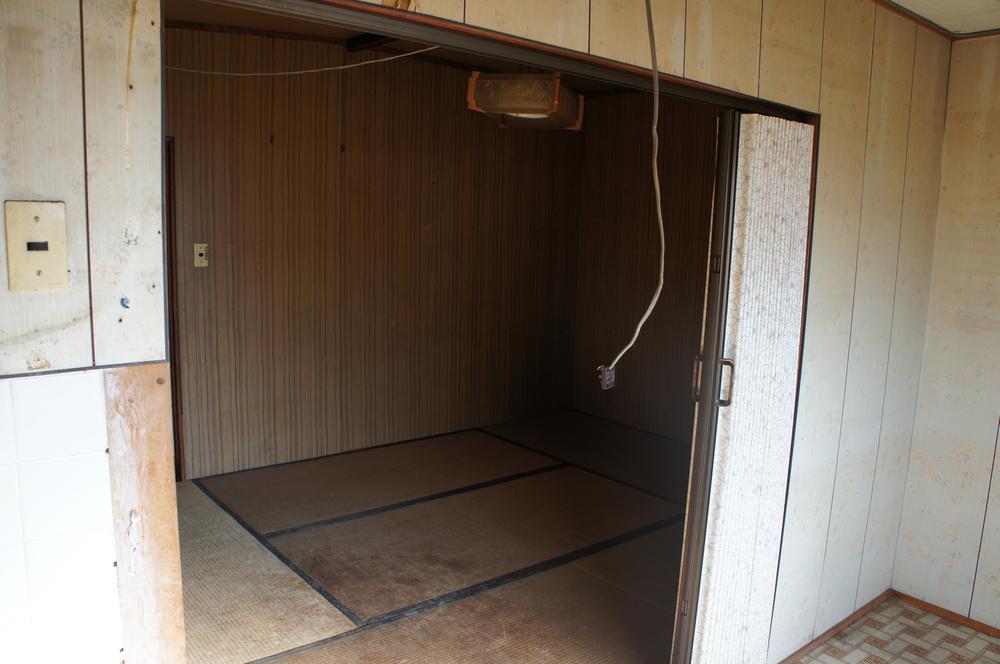 Other introspection. Shooting from the second floor Japanese-style room