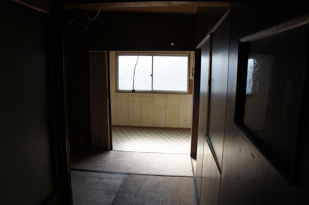 Non-living room. Shooting from the second floor Japanese-style room