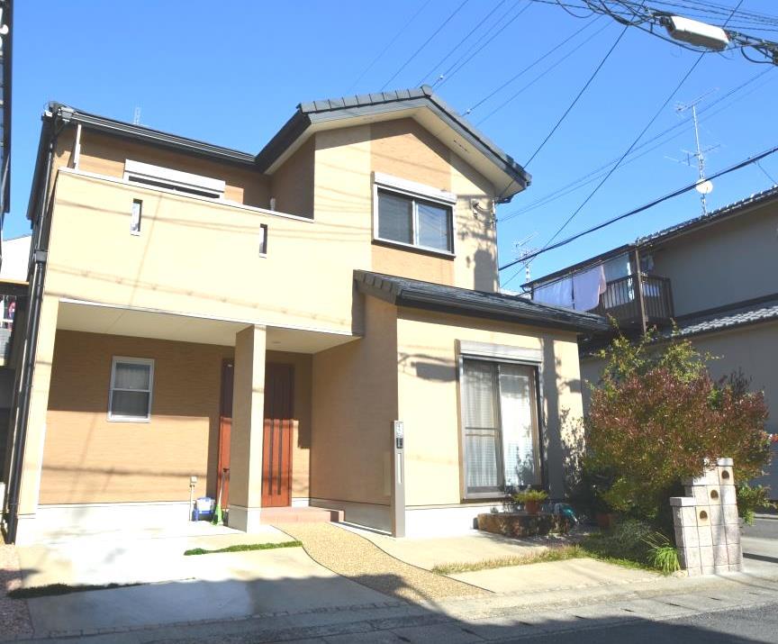 Local appearance photo. Parking is also a breeze! Neat southeast corner lot! 