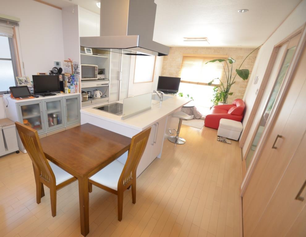 Living. The sun "day Pokkapoka