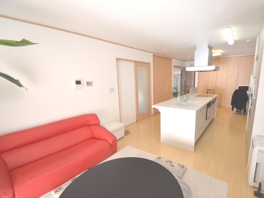 Living. Local (11 May 2013) Shooting