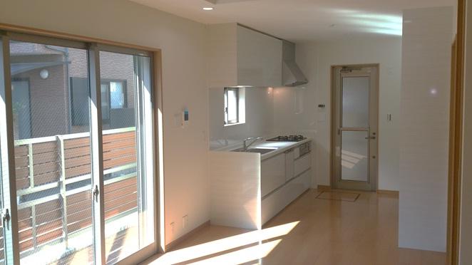 Living. Indoor (10 May 2013) Shooting LDK12's Pledge. It is living the light is plugged. Because there is floor heating (nook) also winter is also warm living. 