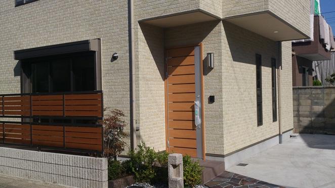 Local appearance photo. Local (10 May 2013) Shooting It Yes planted is planted in front of the entrance.  Since the southwest angle is per yang good. 