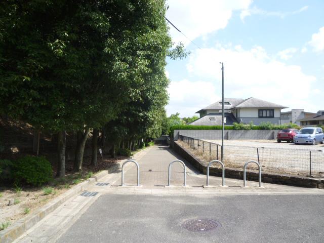 Local photos, including front road. Local (September 2013) Shooting