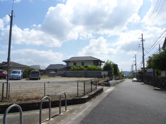 Local photos, including front road. Local (September 2013) Shooting