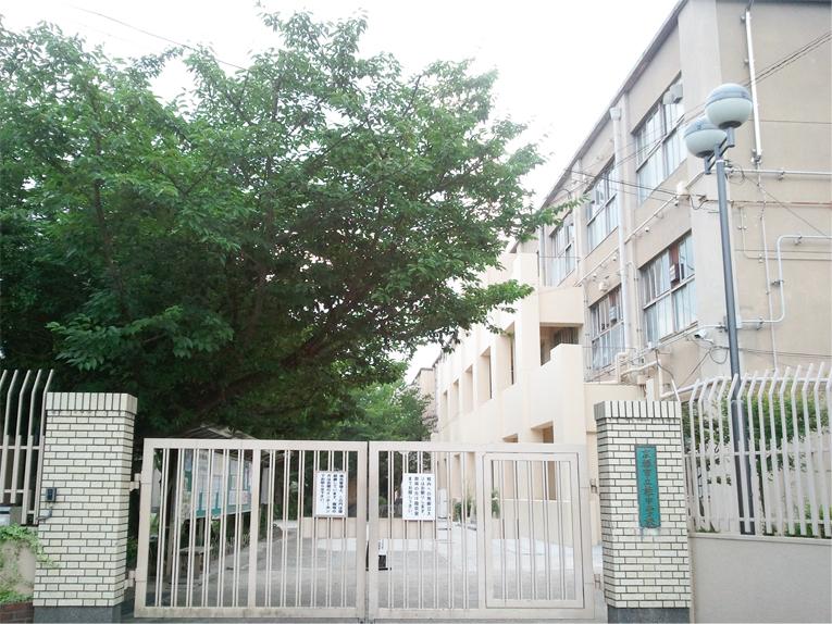 Junior high school. 826m to Kyoto Municipal Katsura junior high school