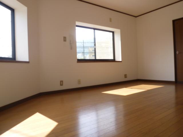 Living. Local (10 May 2013) Shooting