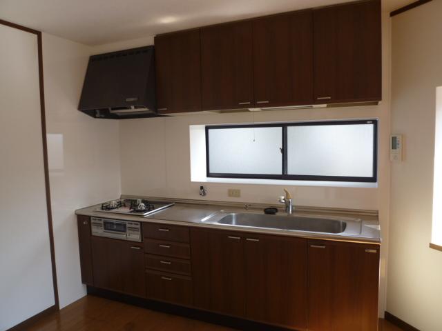 Kitchen. Local (10 May 2013) Shooting