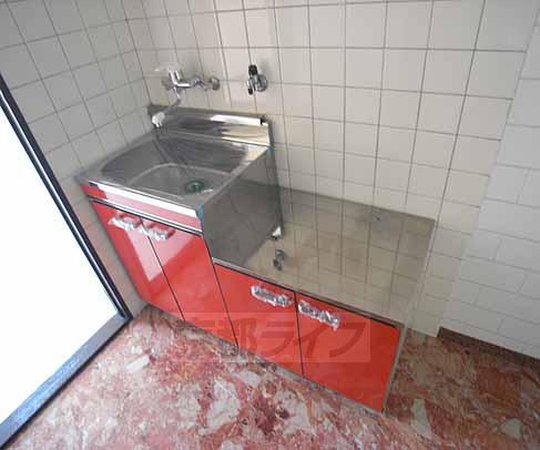 Kitchen. Size not too take the space!