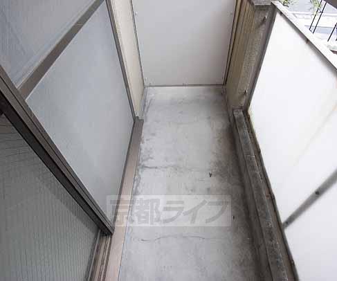 Balcony. There is a free coin-operated laundry