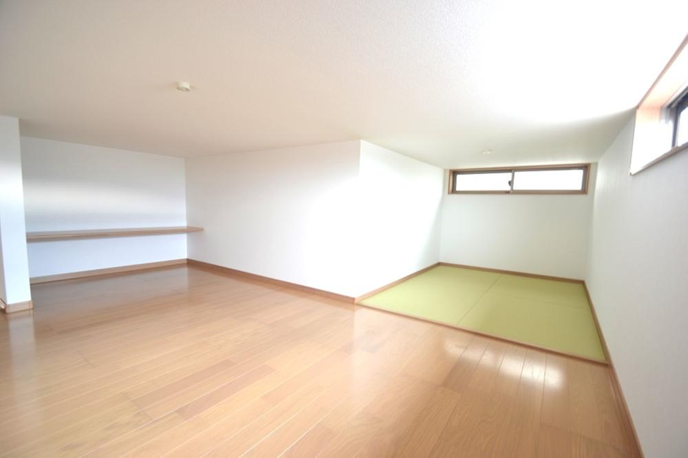 Building plan example (introspection photo). Loft go up at a fixed stairs [It is our example of construction] 