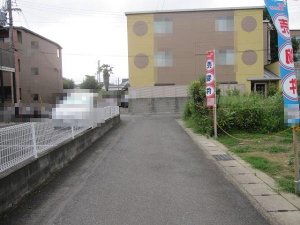 Local photos, including front road. Local (August 2013) Shooting