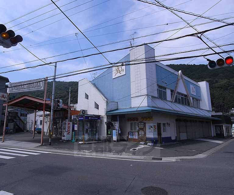 Supermarket. 750m live up to Arashiyama (super)