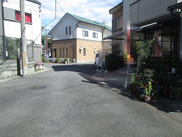 Local photos, including front road. Front road photo