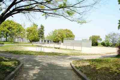 park. 80m to Ushikese park (park)