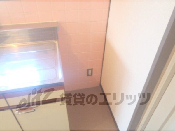 Other room space. Refrigerator yard