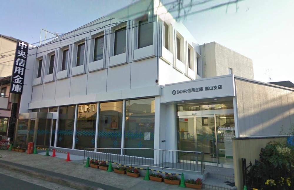 Bank. 1m to Kyoto Chuo Shinkin Bank