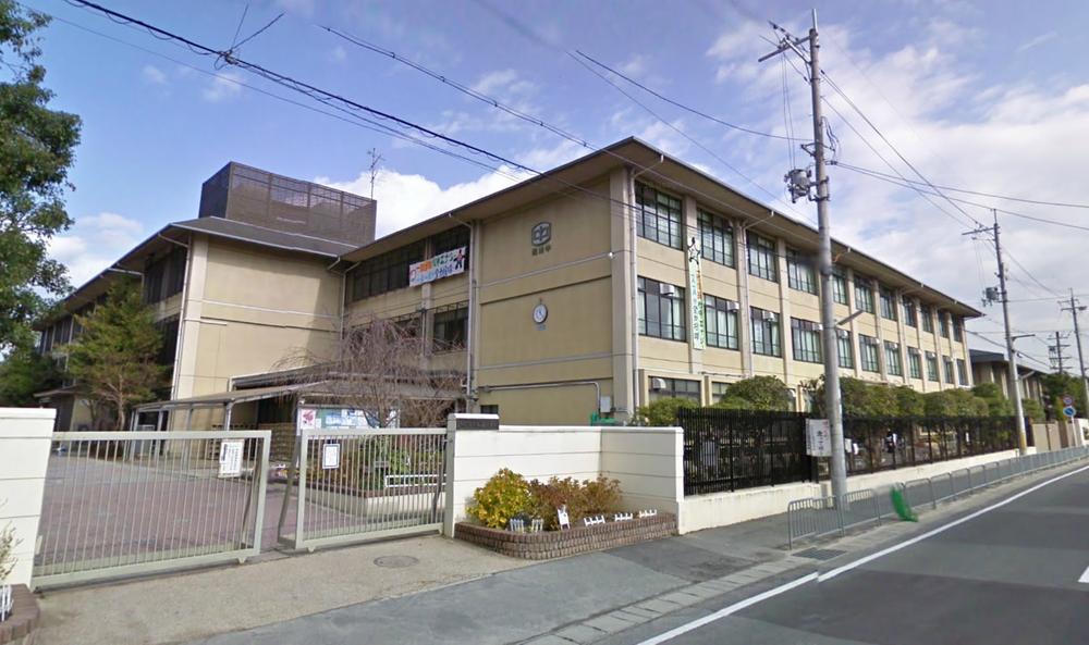 Junior high school. 1m to Matsuo junior high school