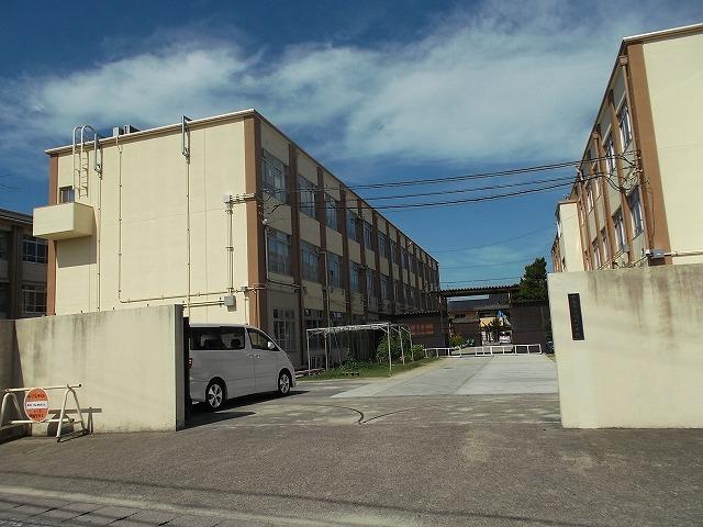 Primary school. Katsura River until the elementary school 1260m