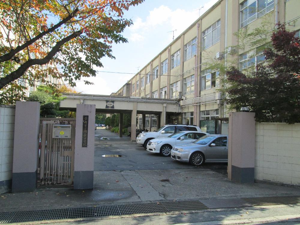 Junior high school. 1035m to Kyoto Municipal Katagihara junior high school