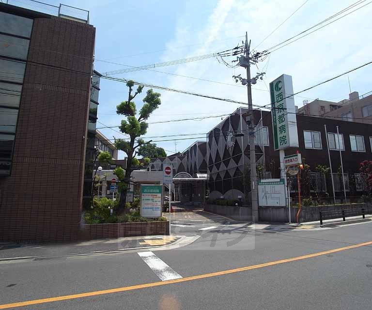 Hospital. 80m to Xijing Metropolitan Hospital (Hospital)