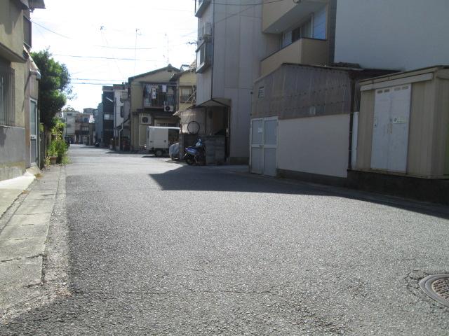 Local photos, including front road. Spacious front road