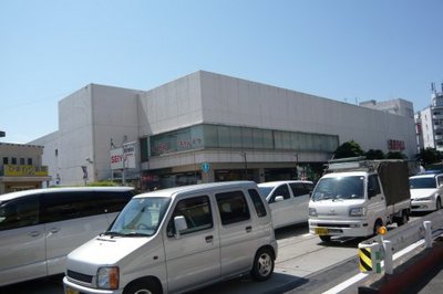 Supermarket. Seiyu to (super) 840m