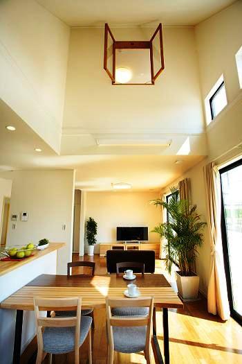 Same specifications photos (living). Reference is a picture. It opens to the will by the blow, It seems conceivable that smile of the children from the second floor window. 