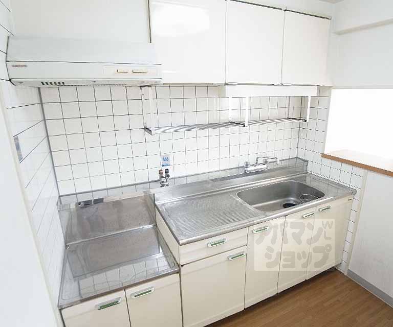 Kitchen. ・ Renovated is the front of the room.