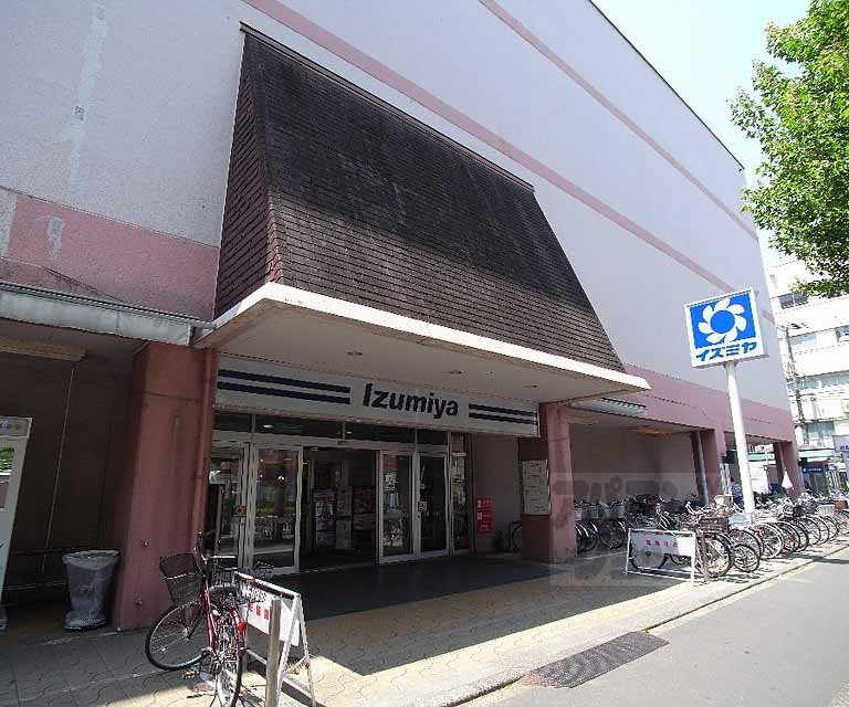 Supermarket. Izumiya Takano store up to (super) 305m