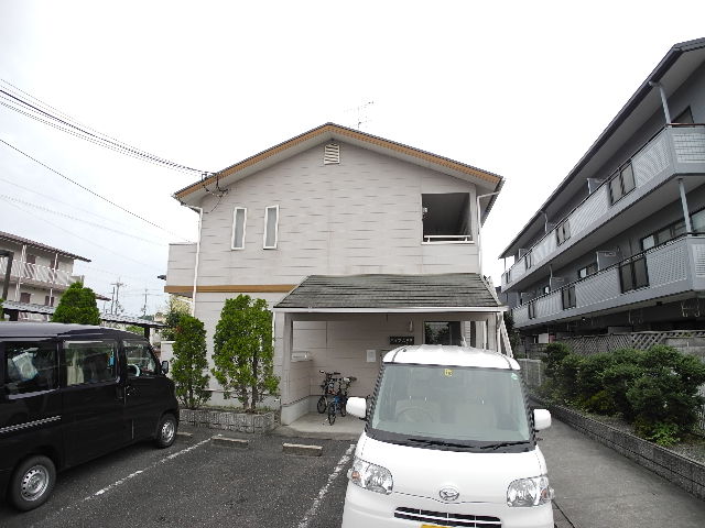 Building appearance. Also published in the website "Kyoto rental House Network"