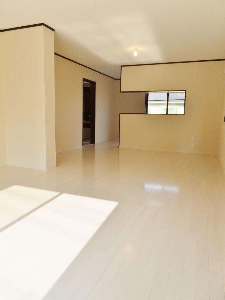 Same specifications photos (living)