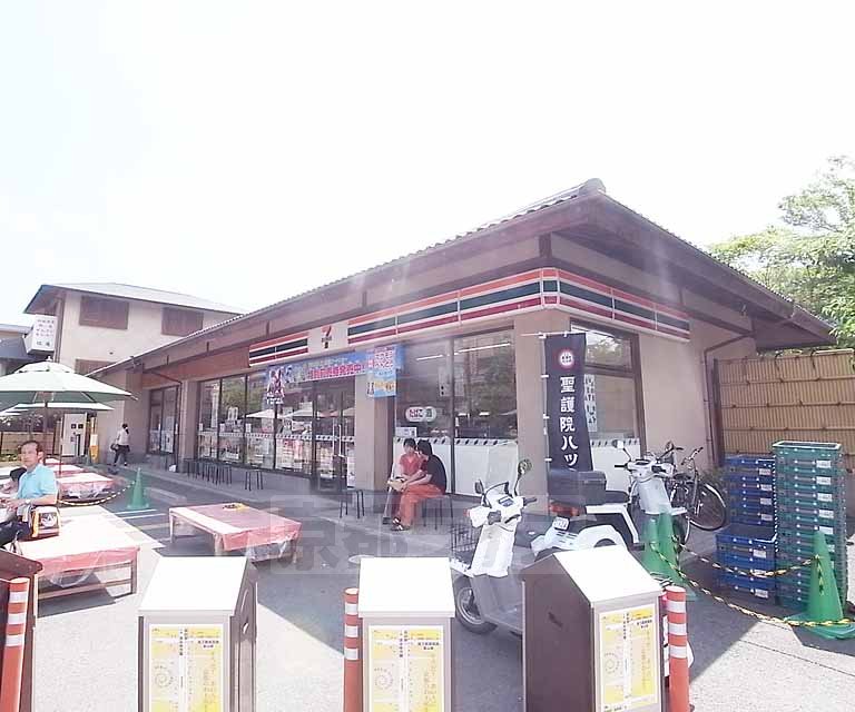Convenience store. Seven-Eleven Kyoto Heian Jingumae store up (convenience store) 256m