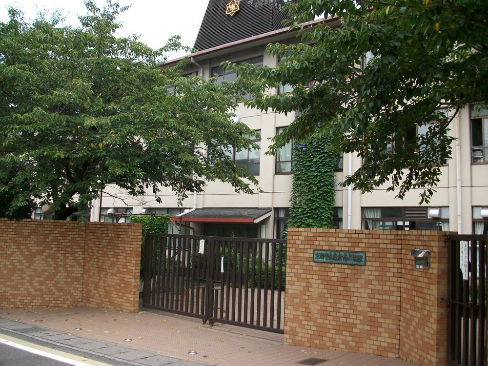Primary school. Private Doshisha until elementary school 1428m