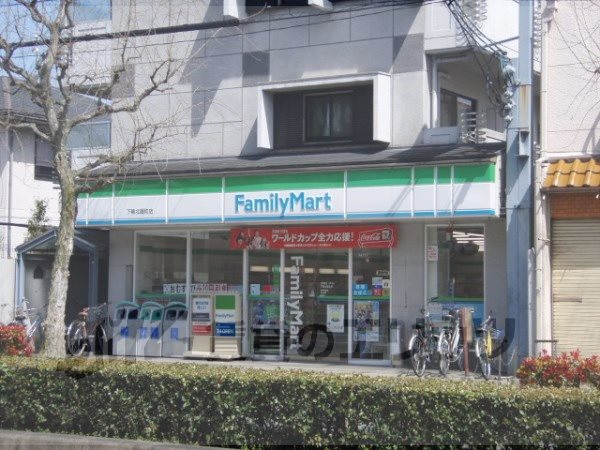 Convenience store. 300m to FamilyMart Shimogamokitazono store (convenience store)