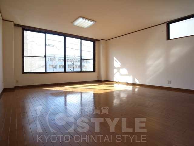 Living and room. 16 Pledge of spacious studio