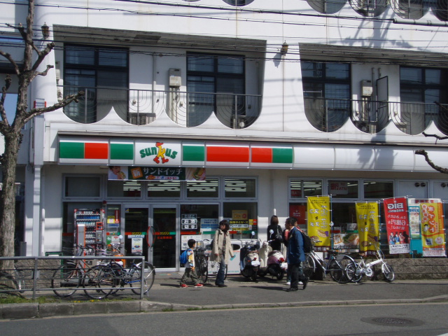 Convenience store. Thanks Kitayama Station store up (convenience store) 680m