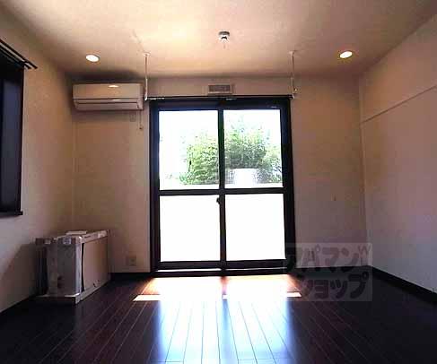 Living and room. The same series reference photograph